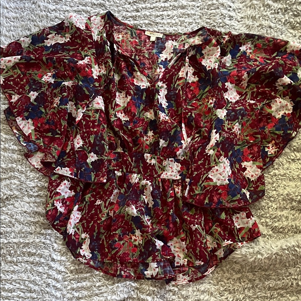 Chic Floral Blouse in Red and Blue
